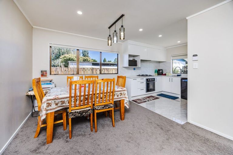 Photo of property in 2/10 Airfield Road, Takanini, 2112