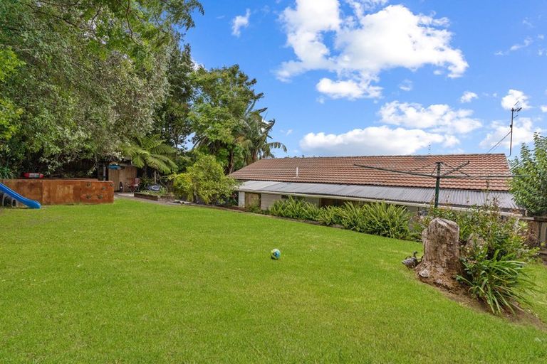 Photo of property in 15 Arde Place, Massey, Auckland, 0614