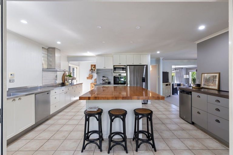 Photo of property in 33 Royal Oak Drive, Kelvin Grove, Palmerston North, 4414