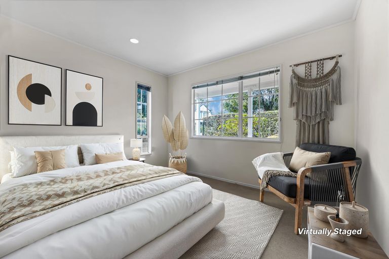 Photo of property in 100 Eugenia Rise, Goodwood Heights, Auckland, 2105