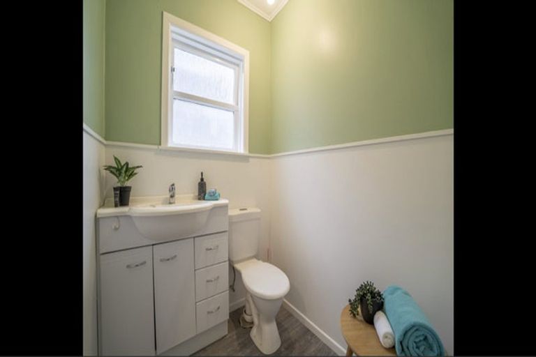 Photo of property in 3 South Street, Tawa, Wellington, 5028