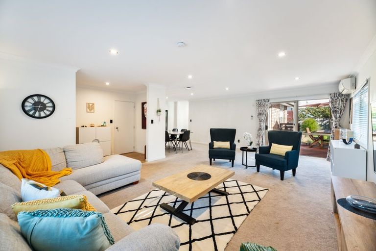 Photo of property in 55 Helleur Road, Massey, Auckland, 0614