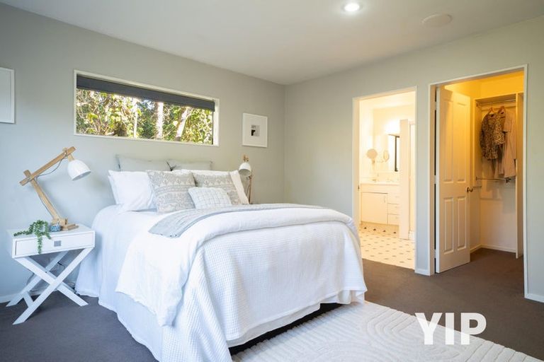 Photo of property in 15b Kinapori Terrace, Newlands, Wellington, 6037