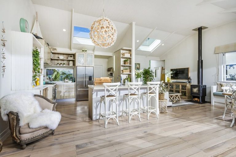 Photo of property in 103 The Esplanade, Manly, Whangaparaoa, 0930