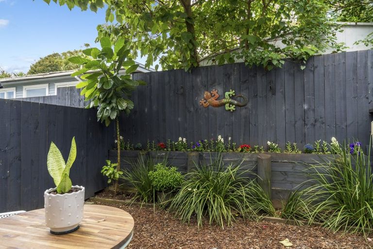 Photo of property in 5b Beach Road, Te Atatu Peninsula, 0610