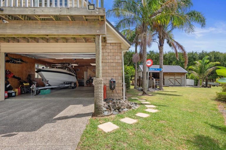 Photo of property in 30 Foster Road, Kumeu, 0891