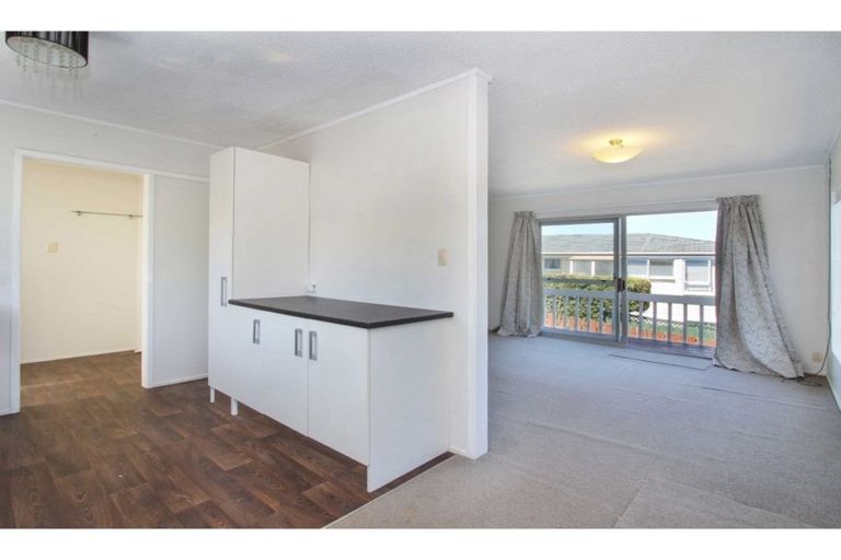Photo of property in 1/117 Lynn Road, Bayview, Auckland, 0629