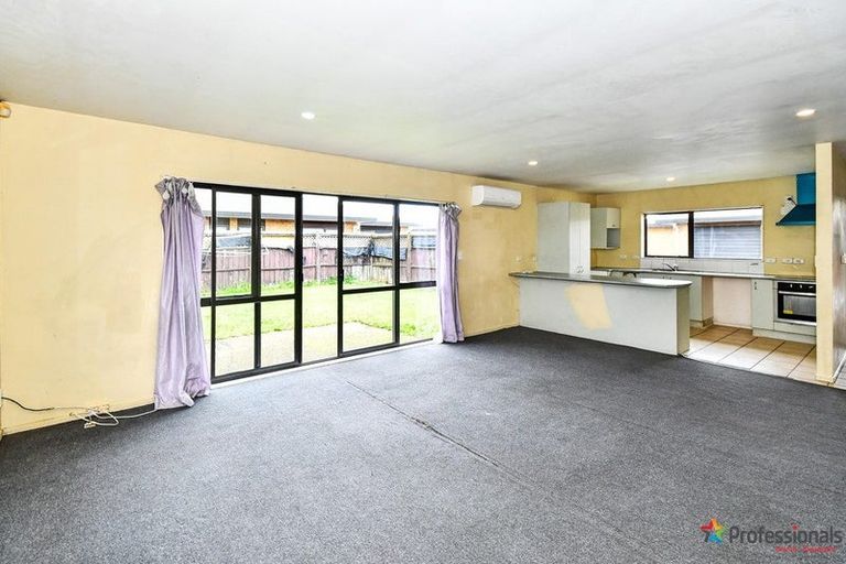 Photo of property in 15 Alderson Lane, Favona, Auckland, 2024