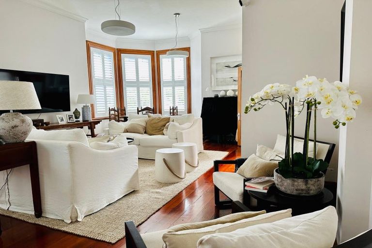 Photo of property in 144 Kelburn Parade, Kelburn, Wellington, 6012