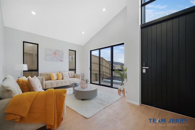 Photo of property in 30 Paihere Street, Huapai, Kumeu, 0810