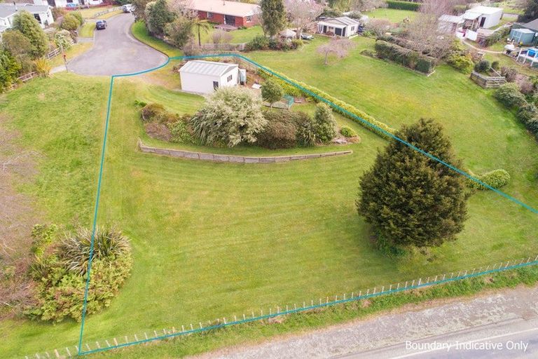 Photo of property in 15 Hau Whiti Place, Kimbolton, 4774