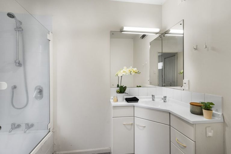 Photo of property in 16a Greers Road, Ilam, Christchurch, 8041