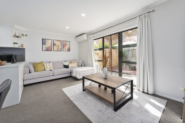 Photo of property in 11/17 Harbour View Road, Te Atatu Peninsula, Auckland, 0610