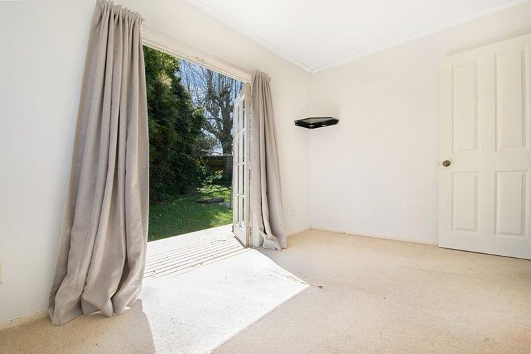 Photo of property in 6 Palmer Avenue, Glen Eden, Auckland, 0602