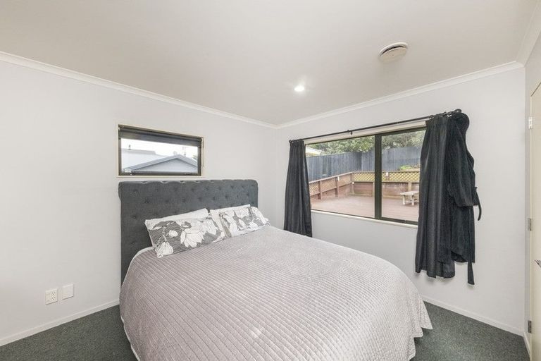 Photo of property in 35 Dahlstrom Grove, Kelvin Grove, Palmerston North, 4414