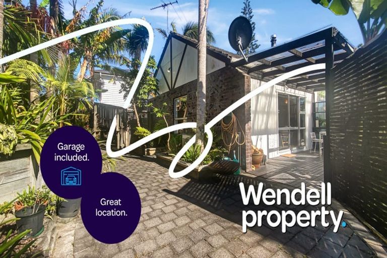 Photo of property in 2/24 Amberley Avenue, Te Atatu South, Auckland, 0610