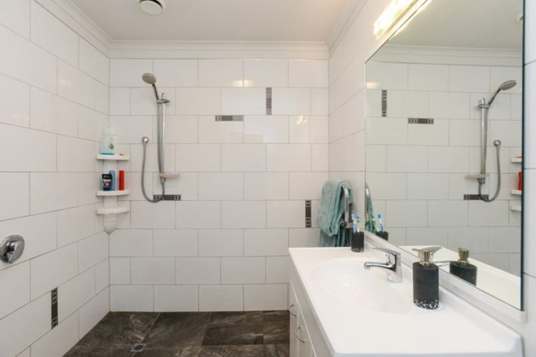 Photo of property in 398 Southland Place, Raureka, Hastings, 4120