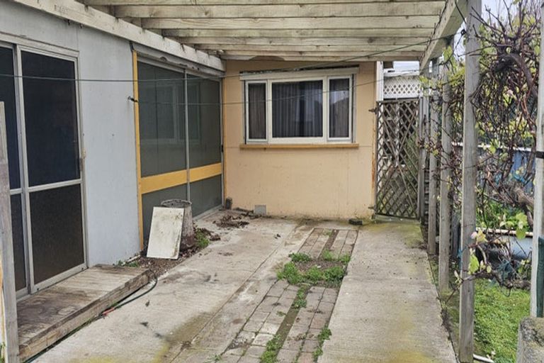 Photo of property in 16 Suffolk Street, Patea, 4520