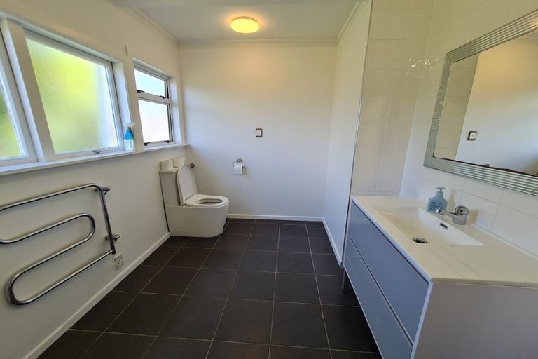 Photo of property in 107 Vodanovich Road, Te Atatu South, Auckland, 0610