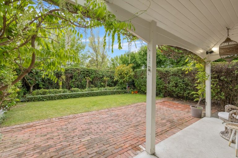 Photo of property in 93 Dyers Pass Road, Cashmere, Christchurch, 8022