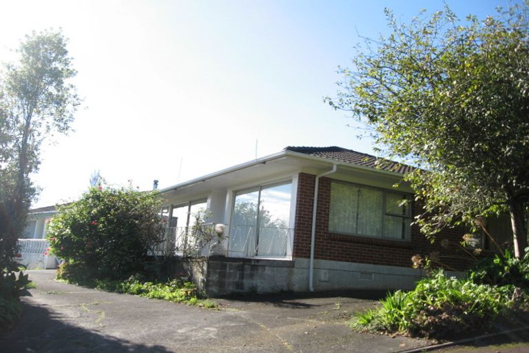 Photo of property in 2/21 Pickwick Parade, Mellons Bay, Auckland, 2014