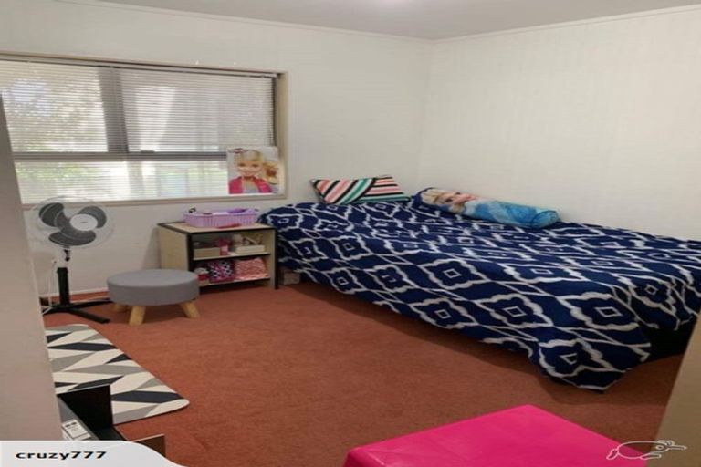 Photo of property in 1/589 Glenfield Road, Totara Vale, Auckland, 0629