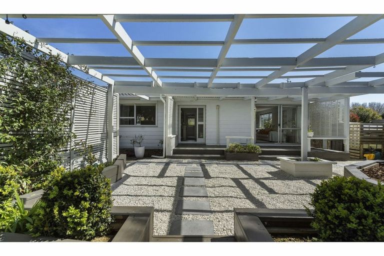 Photo of property in 43 Archmillen Avenue, Pakuranga Heights, Auckland, 2010