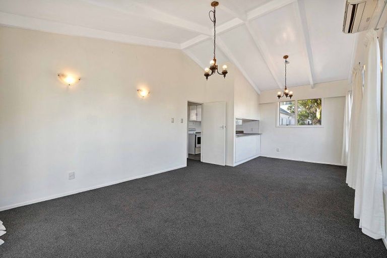 Photo of property in 3/341 Devon Street West, New Plymouth, 4310
