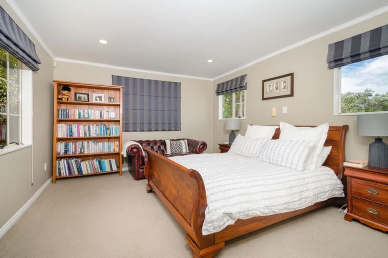 Photo of property in 3 Kahala Place, West Harbour, Auckland, 0618