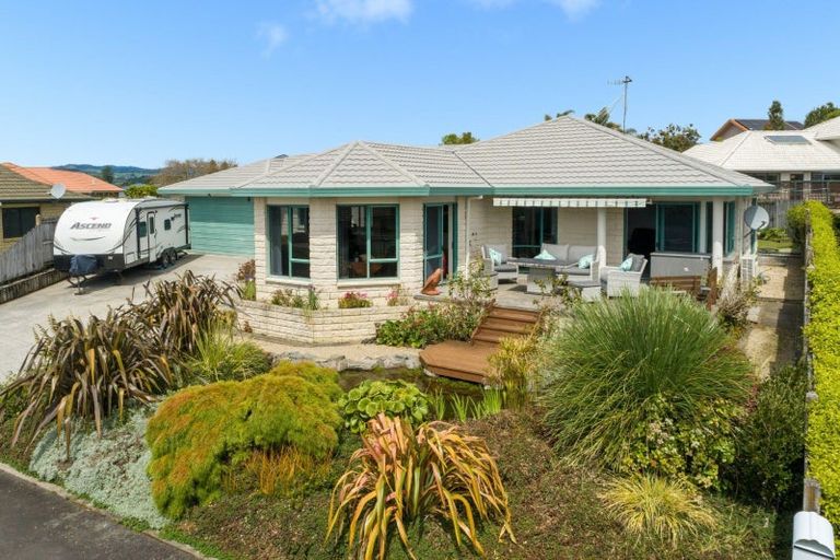 Photo of property in 4 Burnt Oak Drive, Pyes Pa, Tauranga, 3112