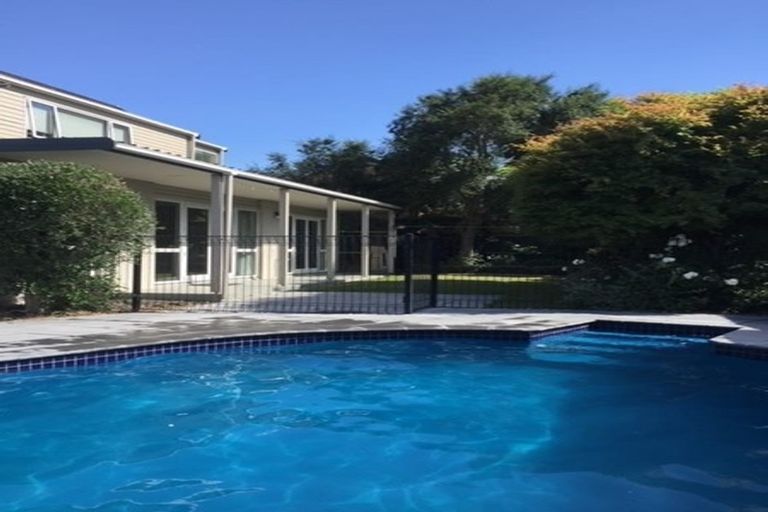 Photo of property in 2/30 Woodford Terrace, Ilam, Christchurch, 8053