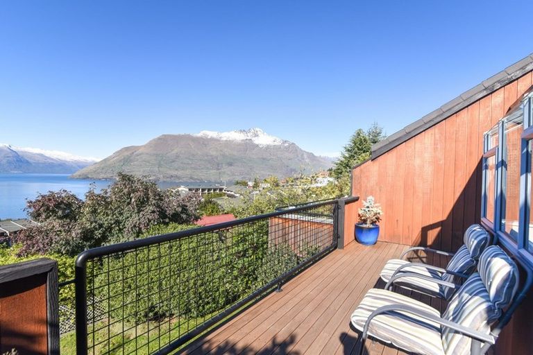 Photo of property in 49b Wynyard Crescent, Fernhill, Queenstown, 9300