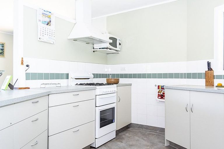 Photo of property in 12 Eton Place, Spotswood, New Plymouth, 4310