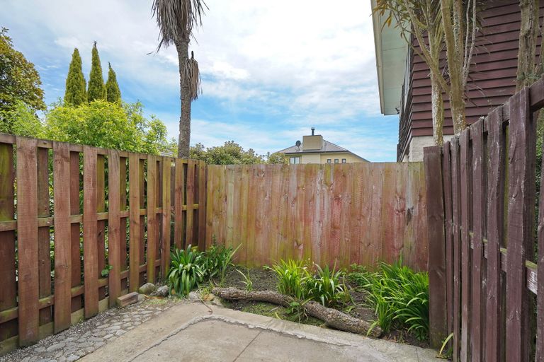 Photo of property in 2/23 Crofton Road, Harewood, Christchurch, 8051