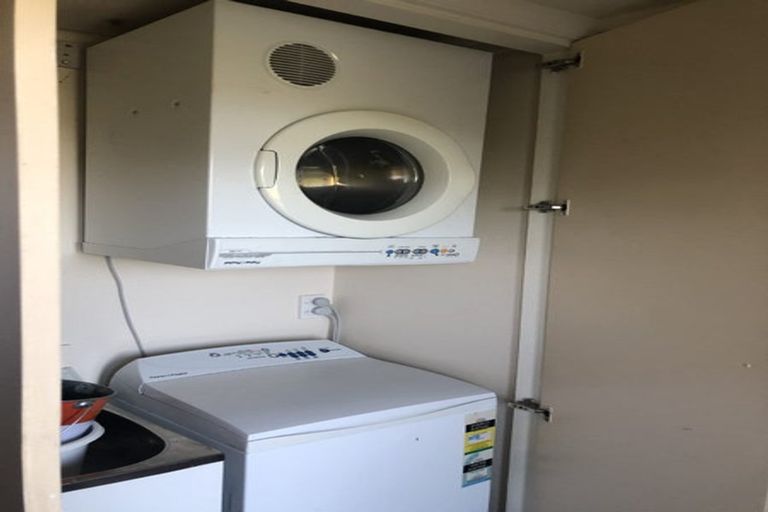 Photo of property in 17 Highbury Road, Highbury, Wellington, 6012