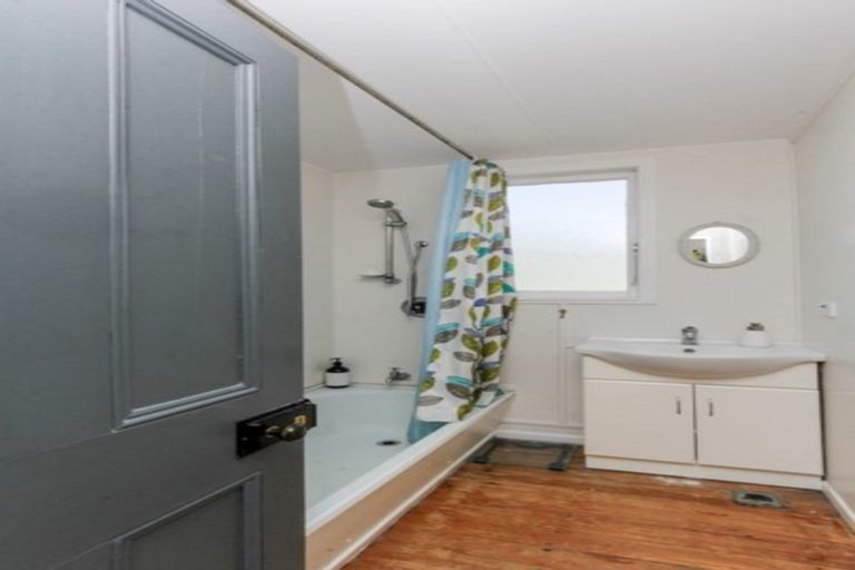 Photo of property in 2 Kingwell Street, Moturoa, New Plymouth, 4310