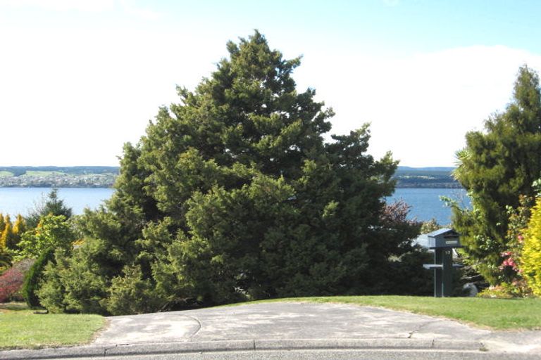 Photo of property in 17 Isobel Street, Acacia Bay, Taupo, 3330