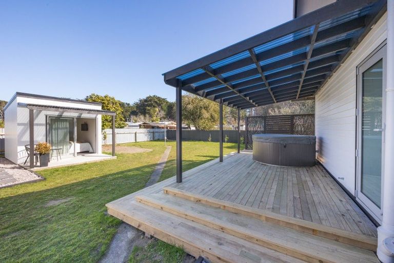 Photo of property in 8 Cousins Avenue East, Foxton Beach, Foxton, 4815