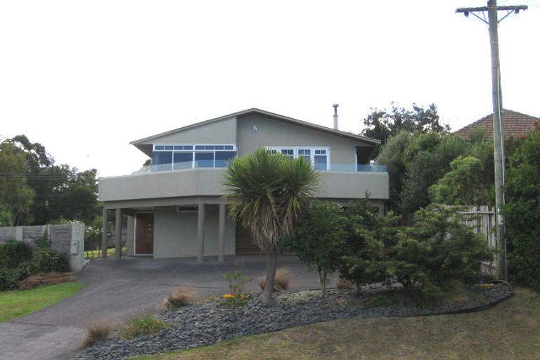Photo of property in 33 Commodore Parry Road, Castor Bay, Auckland, 0620