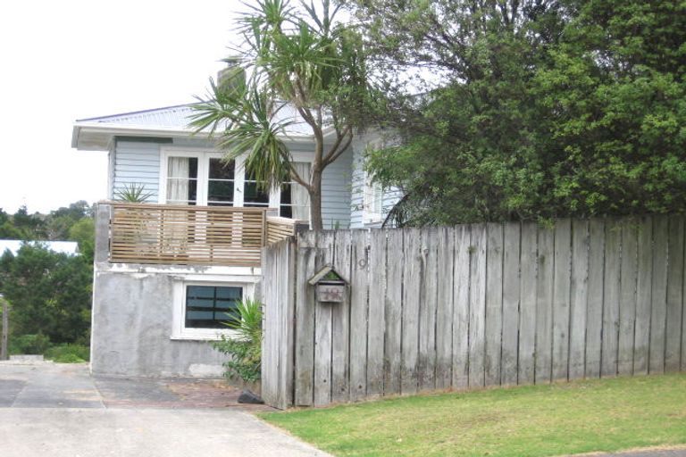 Photo of property in 1/19 Fordham Street, Beach Haven, Auckland, 0626