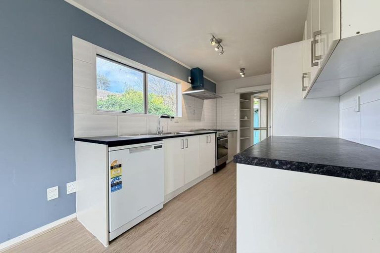 Photo of property in 10 Celeste Place, Totara Vale, Auckland, 0627