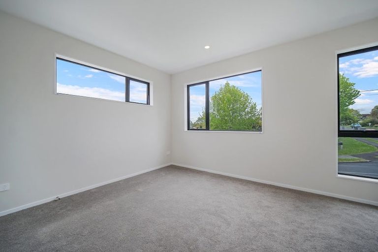 Photo of property in 95a Woodglen Road, Glen Eden, Auckland, 0602