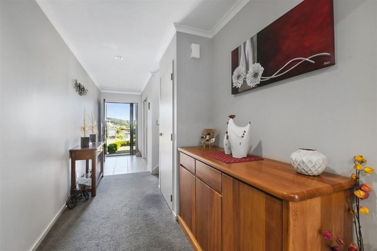 Photo of property in 39 Endeavour Drive, Whitby, Porirua, 5024