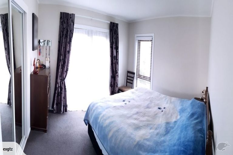 Photo of property in 21 Oreil Avenue, West Harbour, Auckland, 0618