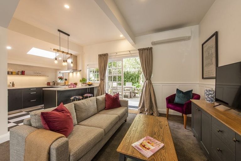 Photo of property in 6 Brougham Street, Mount Victoria, Wellington, 6011