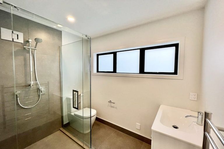 Photo of property in 35 Ludlam Crescent, Woburn, Lower Hutt, 5010