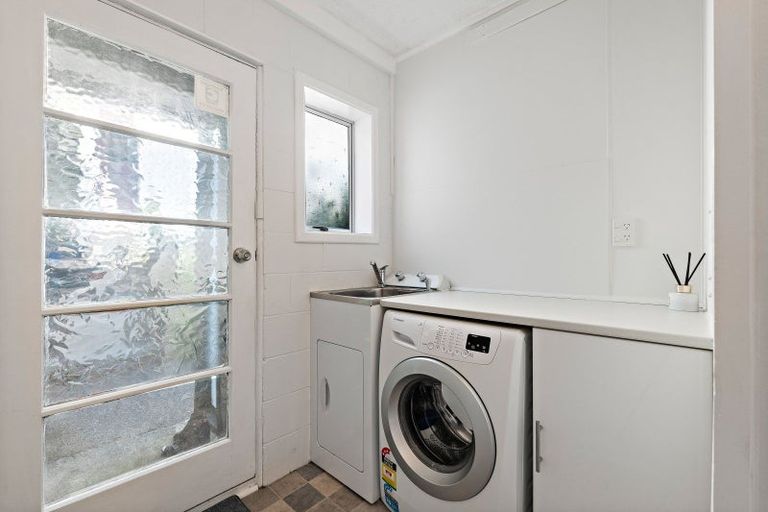 Photo of property in 27b Port View Crescent, Moturoa, New Plymouth, 4310