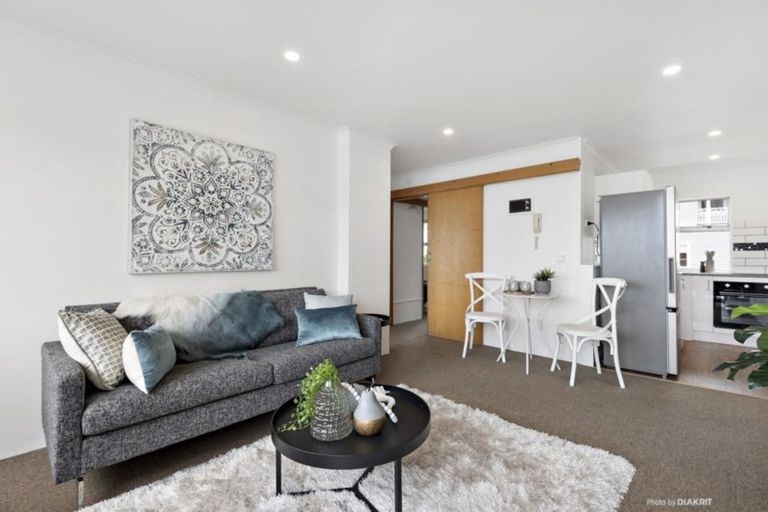 Photo of property in Melksham Towers, 403/131 Brougham Street, Mount Victoria, Wellington, 6011