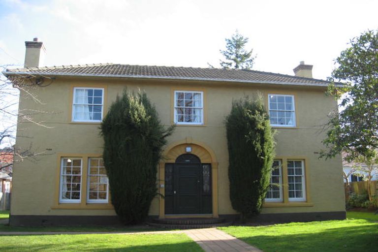 Photo of property in 33 Montgomery Avenue, North Dunedin, Dunedin, 9016