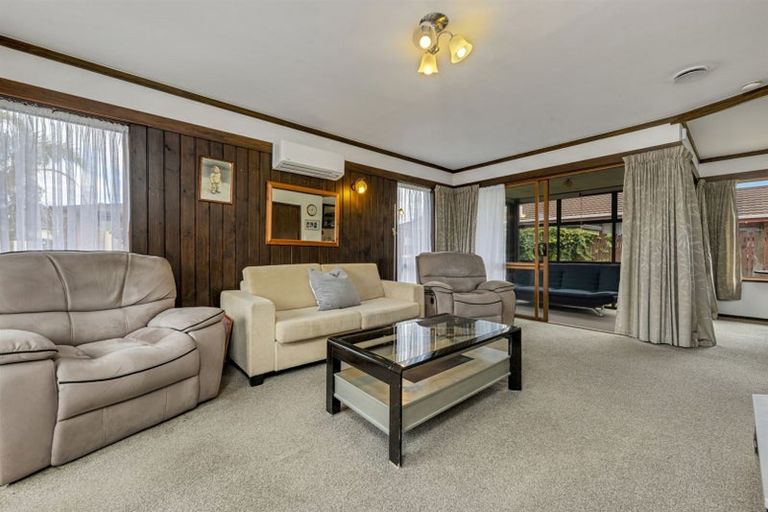 Photo of property in 2/133 Parrs Cross Road, Glen Eden, Auckland, 0612